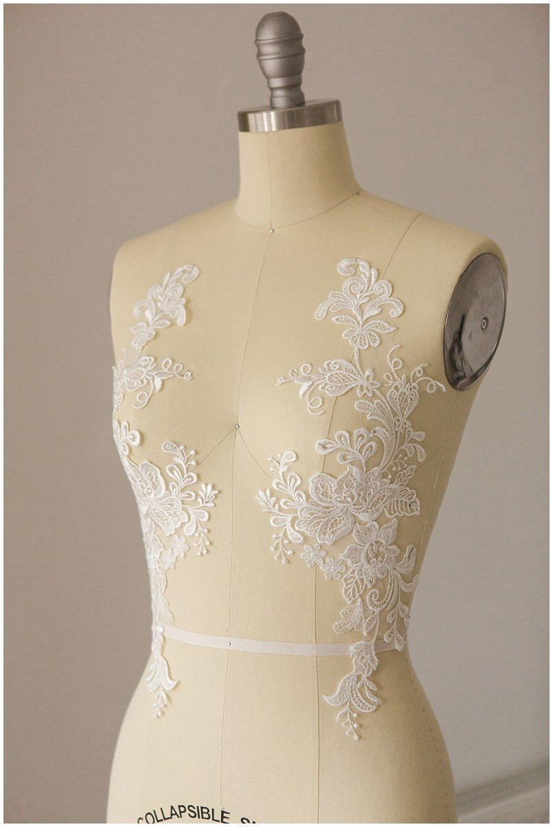 2Stk. Gespiegelte Spitzenblumen Applikation - OFF-WHITE - Spitzenblumen, Spitzenaufnäher, Brautkleid Applikation, Hochzeitskleid Spitze// A17-056