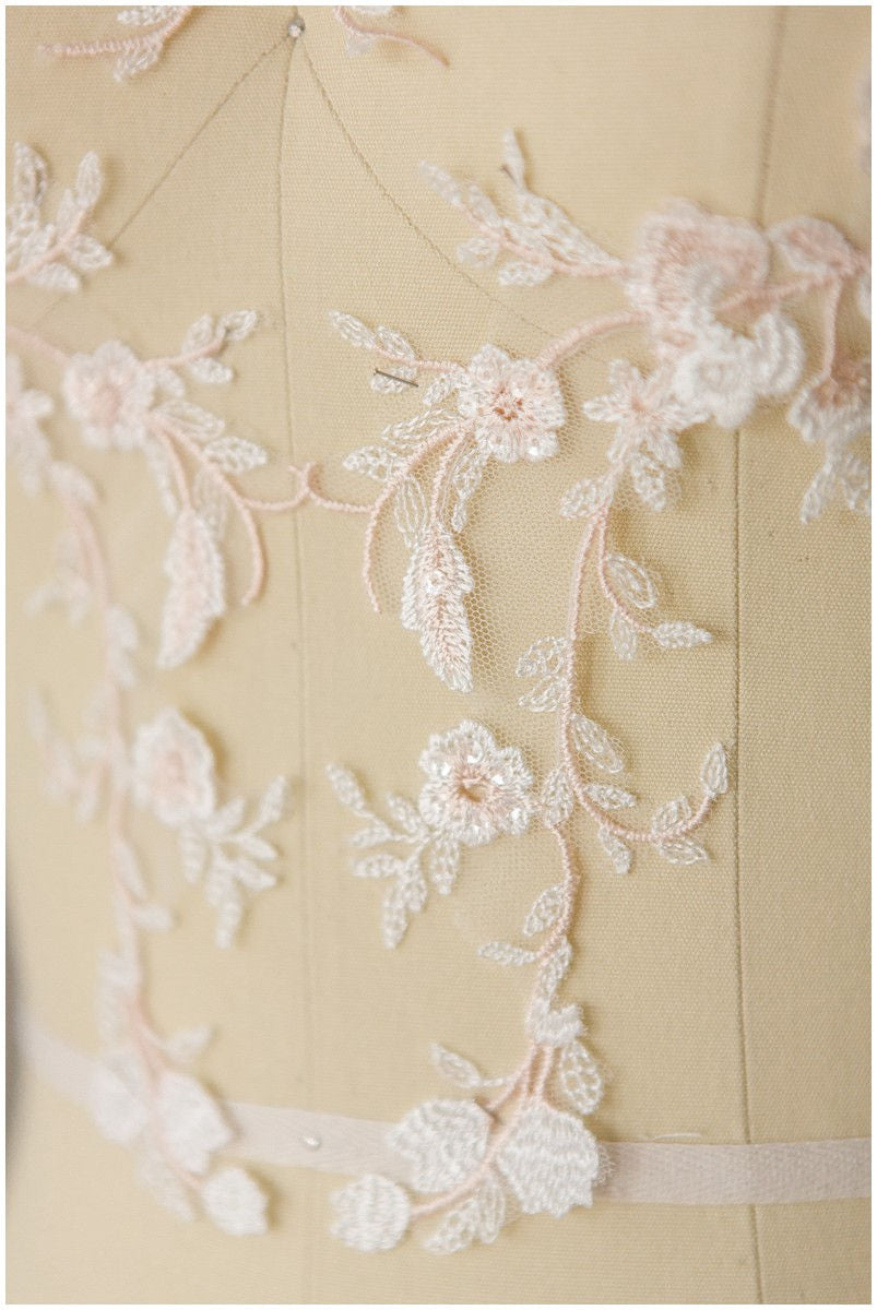 Helle Champagner/ Pfirsich gespiegelte Hochzeitskleid Applikation, Blumen Applikation, Spitzenblume, Llusion Back Lace, Blütenspitze// A17-040