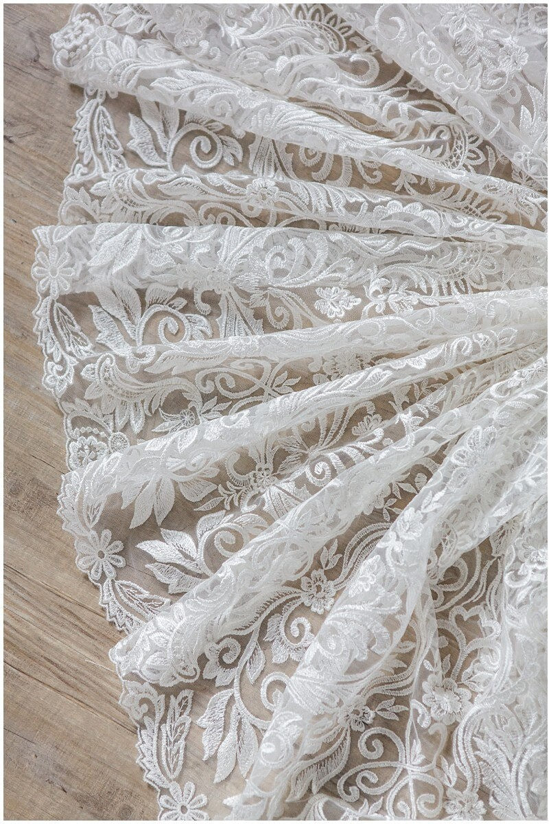 Schwere bestickte Brautspitze/ Hochzeitsspitze Off-White/ Braut Spitzenstoff// L17-046