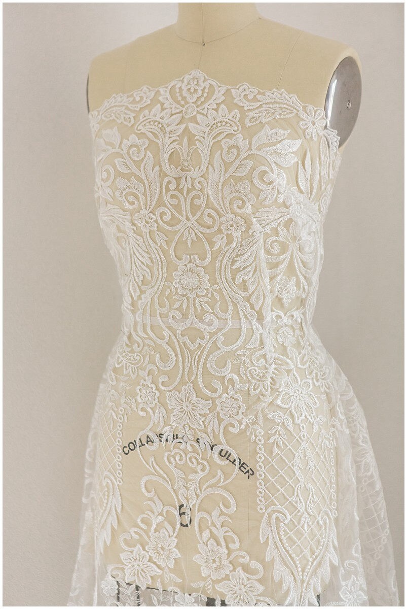 Schwere bestickte Brautspitze/ Hochzeitsspitze Off-White/ Braut Spitzenstoff// L17-046