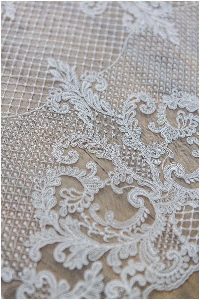 Ornament Netz Spitzenstoff/ Brautkleid Spitze Off-White/ Hochwertiger Spitzenstoff/ Netzstickerei Spitze/ Alencon Spitze// L17-040