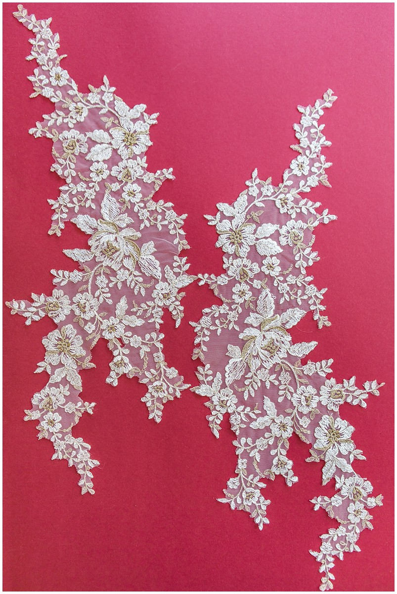 IVORY + GOLD Spitzenblume Applikation, gespiegelte Spitzenblumenplatte, Hochzeitskleid Spitze, Spitzenaufnäher, Brautkleid Applikation, Goldspitze// A17-047