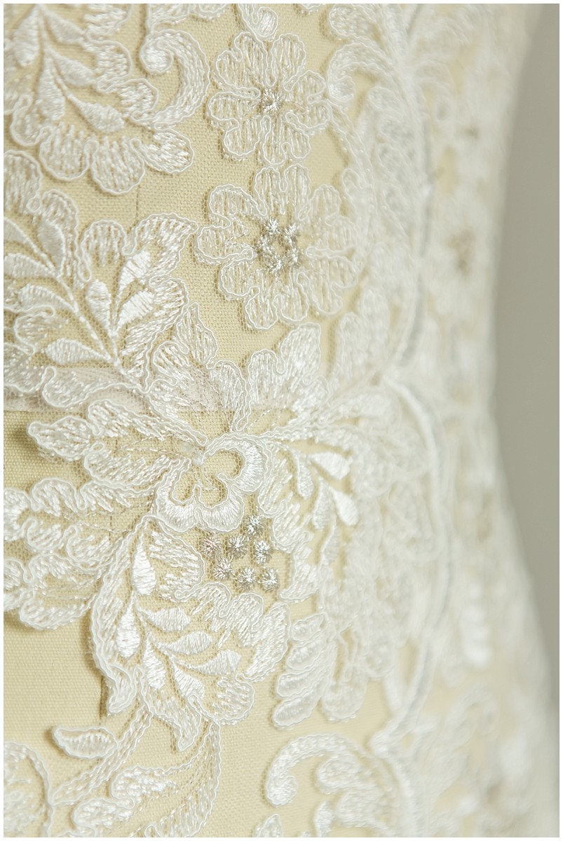 2x mirrored lace trim/ off-white ivory silver flower lace trim/ wedding dress lace// T17-019
