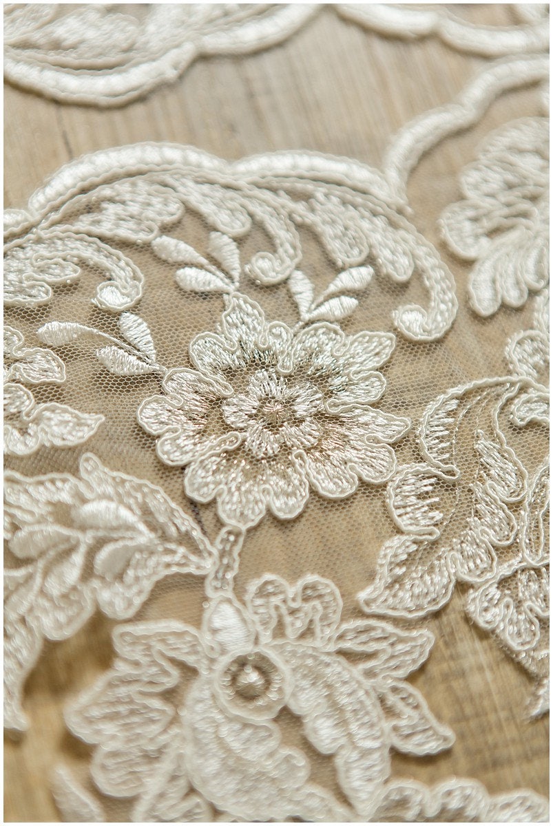 2x mirrored lace trim/ off-white ivory silver flower lace trim/ wedding dress lace// T17-019
