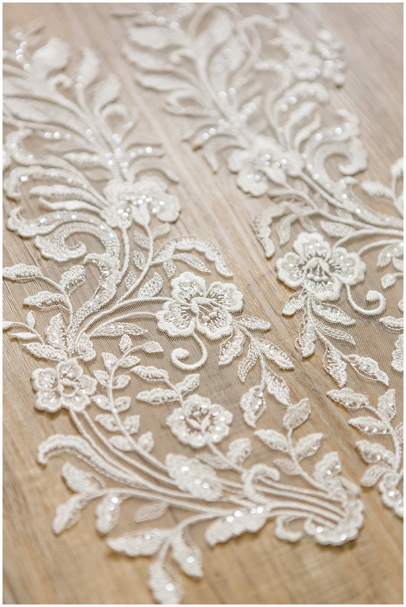 2Stk. gespiegelte weiche Spitzenblumen Applikation für Hochzeitskleider - IVORY + PAILLETTEN - Spitzenblume, Spitzenaufnäher, Brautkleid Applikation// A17-058