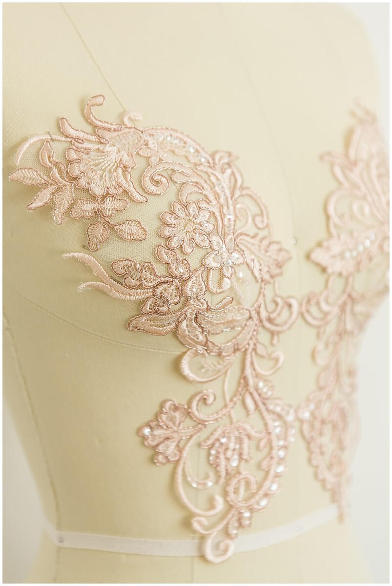 2x ROSÉ GOLD gespiegelte Spitzenblume Applikation, Spitzenblume, Hochzeitskleid Spitze, Spitzenaufnäher, Brautkleid Applikation, Goldspitze// A17-066
