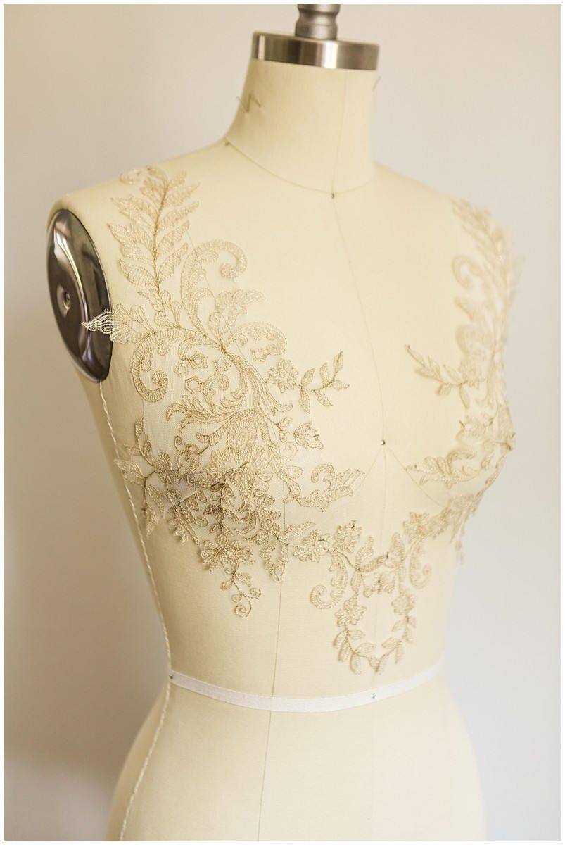 FILIGREE GOLD Spitzenblume Applikation, Spitzenblumen Applikation, Hochzeitskleid Spitze, Spitzenaufnäher, Brautkleid Applikation, GoldSpitze Applikation// A17-070