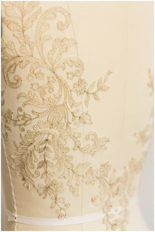 FILIGREE GOLD Spitzenblume Applikation, Spitzenblumen Applikation, Hochzeitskleid Spitze, Spitzenaufnäher, Brautkleid Applikation, GoldSpitze Applikation// A17-070