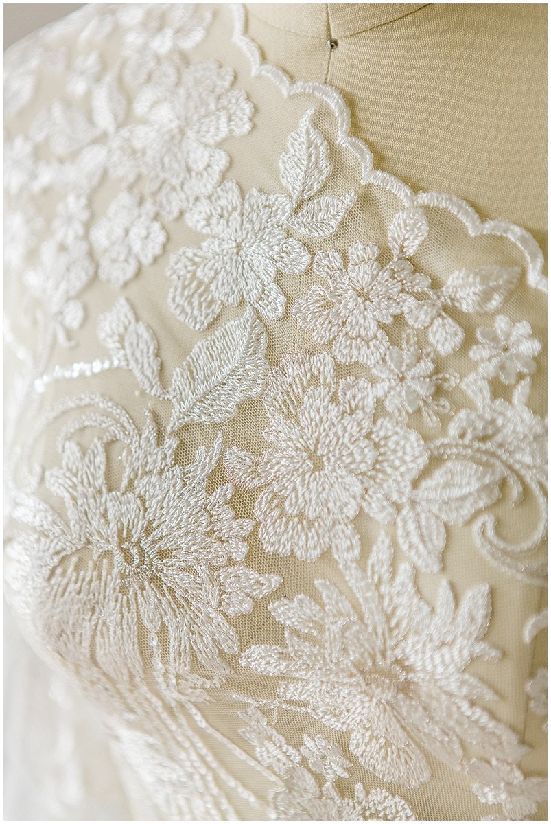 Floral Sequin Lace/Wedding Lace Off-White/Bridal Floral Lace/Couture Lace/Bridal Lace with Sequins// L17-008
