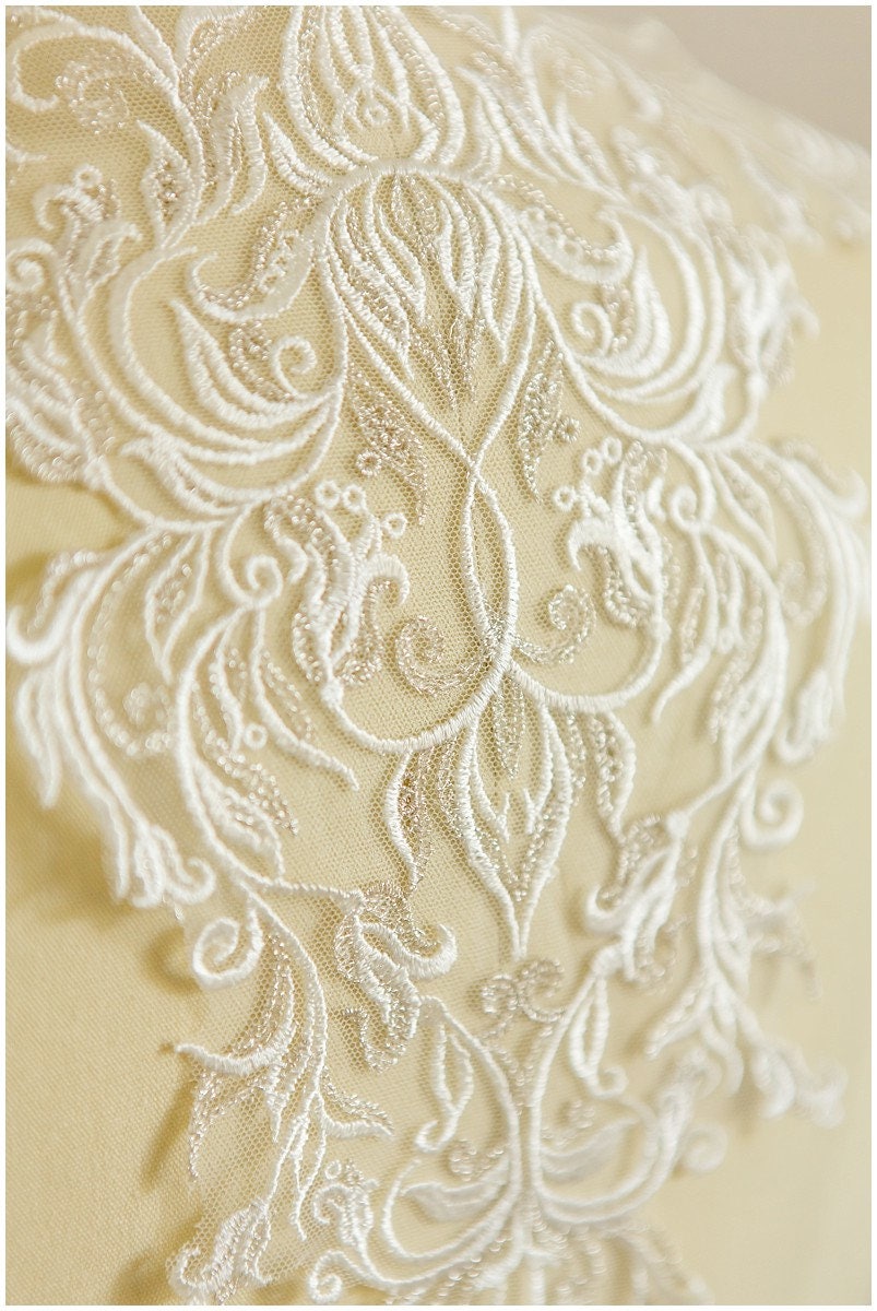 Off-White Silver Lace Trim/ Bridal Lace Trim/ Crochet Lace/ Wedding Dress Lace Trim/ T17-009