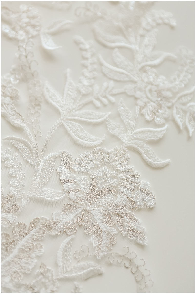 2 gespiegelter Pc. off-white+silver BlumenSpitze Apliqué, Pailletten Spitzenaufnäher, Spitzenapliqué, Brautspitze Blume, Hochzeitskleid Patch// A17-057