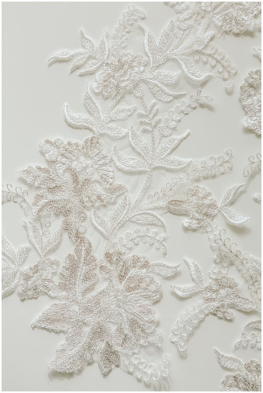 2 gespiegelter Pc. off-white+silver BlumenSpitze Apliqué, Pailletten Spitzenaufnäher, Spitzenapliqué, Brautspitze Blume, Hochzeitskleid Patch// A17-057