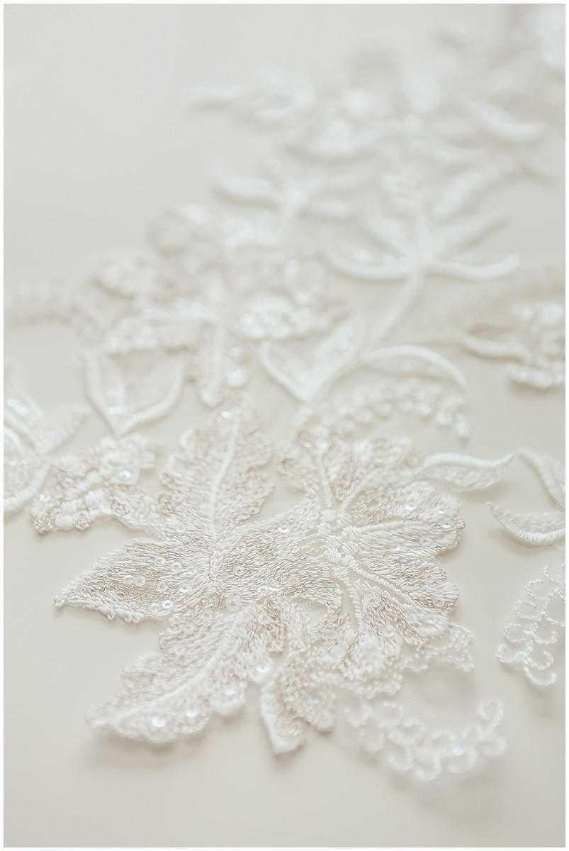 2 gespiegelter Pc. off-white+silver BlumenSpitze Apliqué, Pailletten Spitzenaufnäher, Spitzenapliqué, Brautspitze Blume, Hochzeitskleid Patch// A17-057