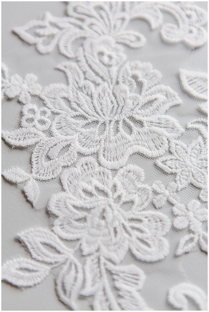 Spitzenaufnäher für Brautkleider, Spitzenaufnäher Stickerei, Blumenapplikation, Spitzenblume, Hochzeitskleid Spitze, Hochzeitskleid Spitzenapplikation// A17-126