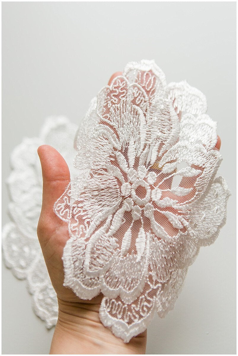 4pcs. 3D lace flowers for sewing on/ 3D flower lace applique/ wedding dress lace applique/ bridal lace// A17-074