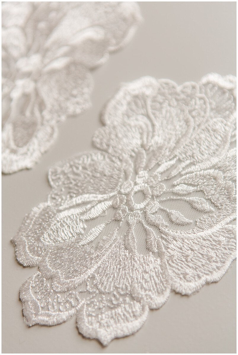 4pcs. 3D lace flowers for sewing on/ 3D flower lace applique/ wedding dress lace applique/ bridal lace// A17-074