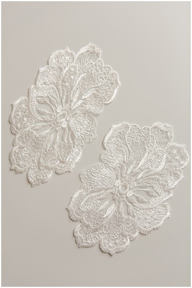 4pcs. 3D lace flowers for sewing on/ 3D flower lace applique/ wedding dress lace applique/ bridal lace// A17-074
