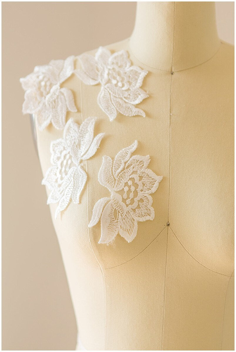4pcs. 3D lace flowers for sewing on/ 3D flowers/ flower lace applique/ wedding dress applique/ bridal lace// A17-077
