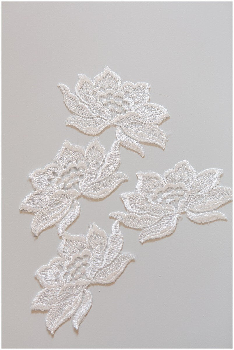4pcs. 3D lace flowers for sewing on/ 3D flowers/ flower lace applique/ wedding dress applique/ bridal lace// A17-077