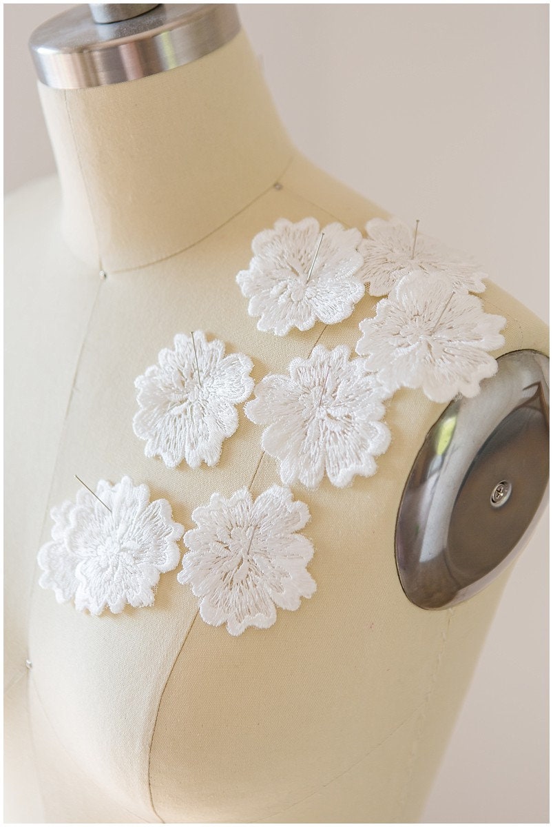 8pcs. 3D lace flowers for sewing on/ 3D flower lace applique/ wedding dress lace applique/ bridal lace// A17-079