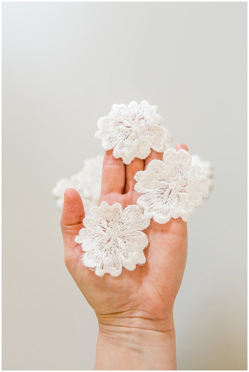 8pcs. 3D lace flowers for sewing on/ 3D flower lace applique/ wedding dress lace applique/ bridal lace// A17-079