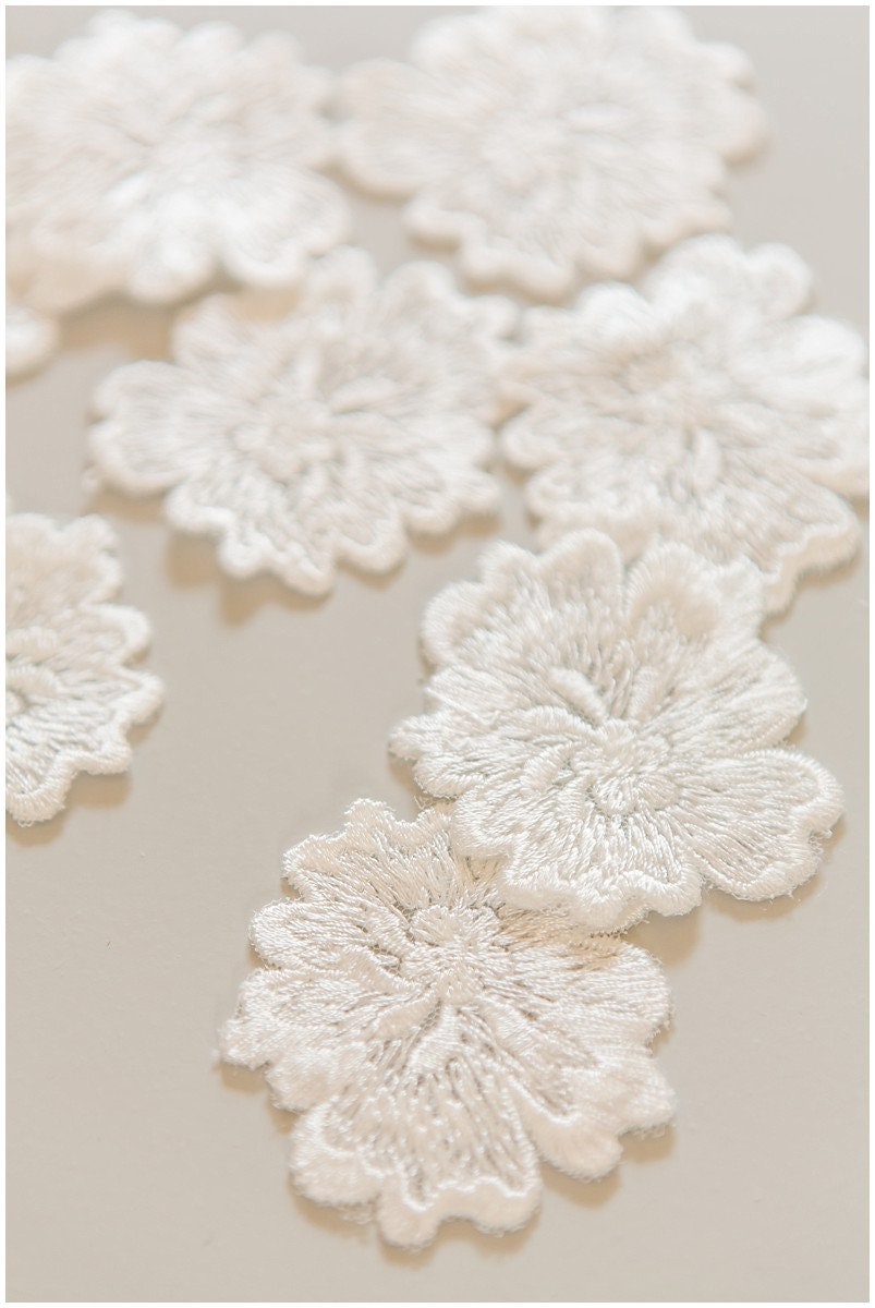 8pcs. 3D lace flowers for sewing on/ 3D flower lace applique/ wedding dress lace applique/ bridal lace// A17-079