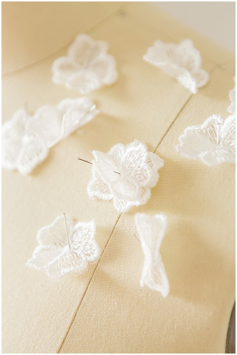 10pcs. 3D flowers for sewing/ 3D lace applique/ 3D lace flower/ wedding dress lace applique/ wedding dress applique// A17-111