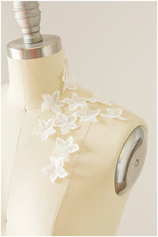 10 pièces. Patch de fleur de dentelle/ fleur de dentelle 3D/ applique de dentelle de robe de mariée/ applique 3D nuptiale// A17-113