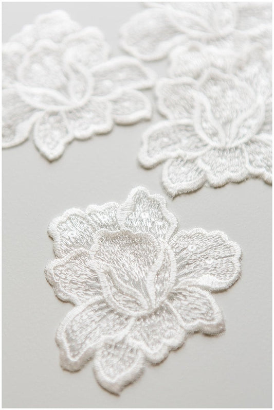 4 pièces. Patch de fleur de dentelle 3D/ Applique de dentelle de fleur 3D/ Applique de robe de mariée/ Applique de robe de mariée// A17-119