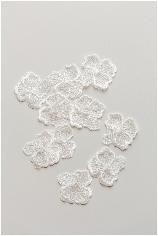 10 pièces. Fleurs de dentelle 3D pour la couture/ applique de fleurs 3D/ applique de dentelle de robe de mariée/ dentelle de mariée// A17-120