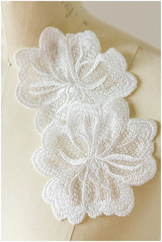 6 pièces. Fleurs de dentelle 3D pour la couture/ applique de dentelle de fleurs 3D/ applique de robe de mariée/ applique nuptiale// A17-121