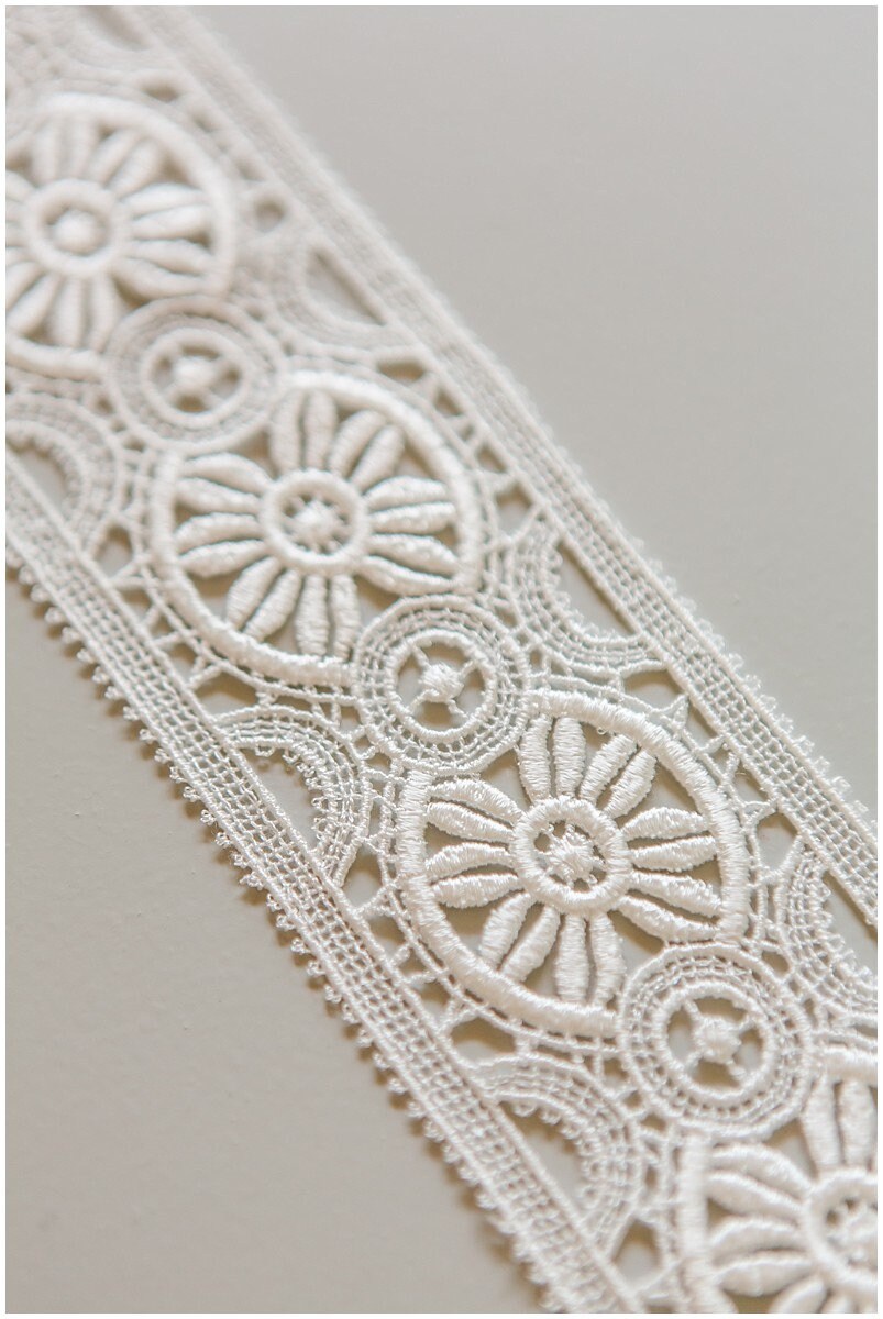 Beautiful guipure lace trim/ off-white lace trim/ bridal lace trim/ lace veil/ boho crocheted bridal lace trim// T17-033