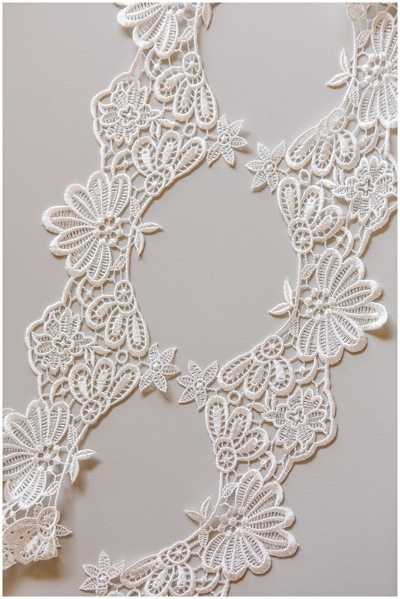 Guipure lace trim off-white/ Crocheted lace trim/ Boho bridal lace trim/ Veil lace/ Lace embroidery// T17-034