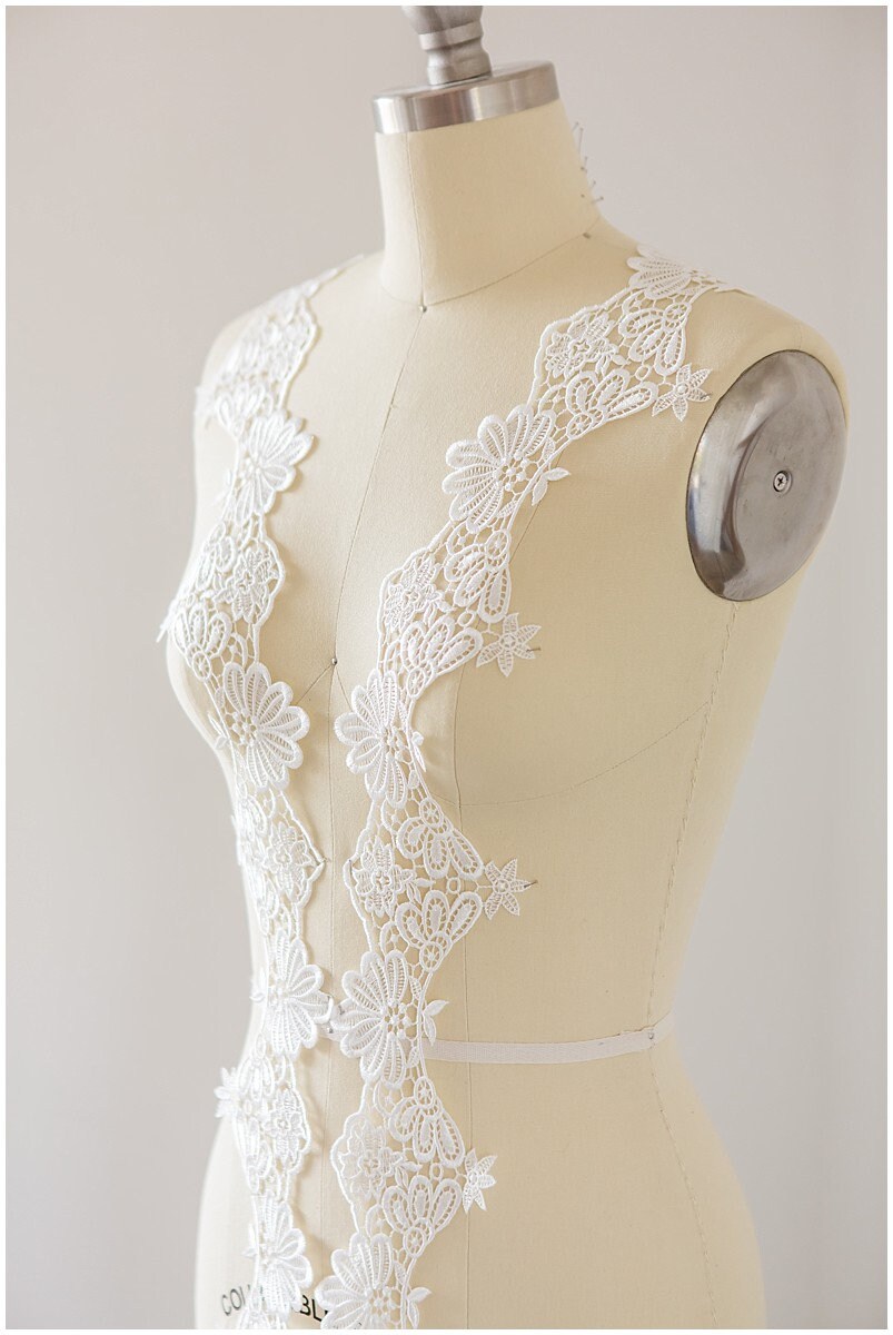 Guipure lace trim off-white/ Crocheted lace trim/ Boho bridal lace trim/ Veil lace/ Lace embroidery// T17-034