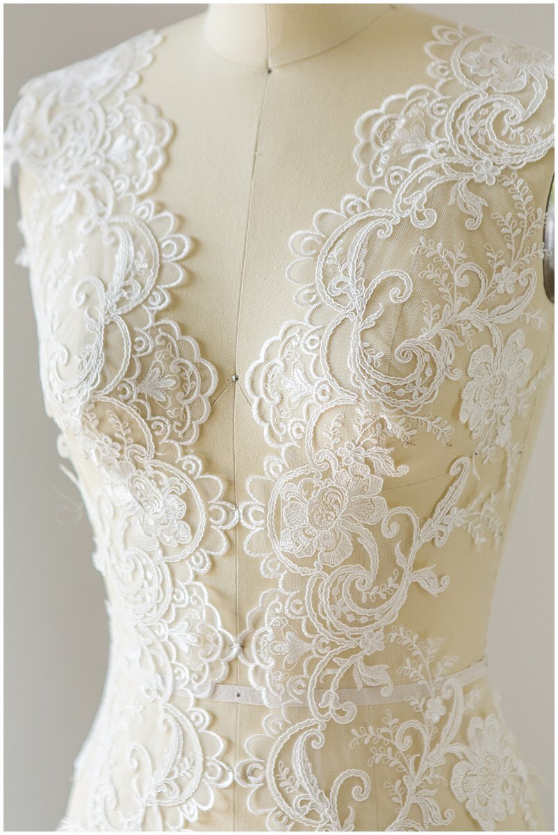 Romantic off-white lace trim/ floral bridal lace/ bridal lace trim/ veil lace trim/ wedding dress lace// T17-039