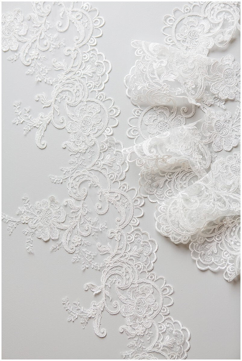 Romantic off-white lace trim/ floral bridal lace/ bridal lace trim/ veil lace trim/ wedding dress lace// T17-039