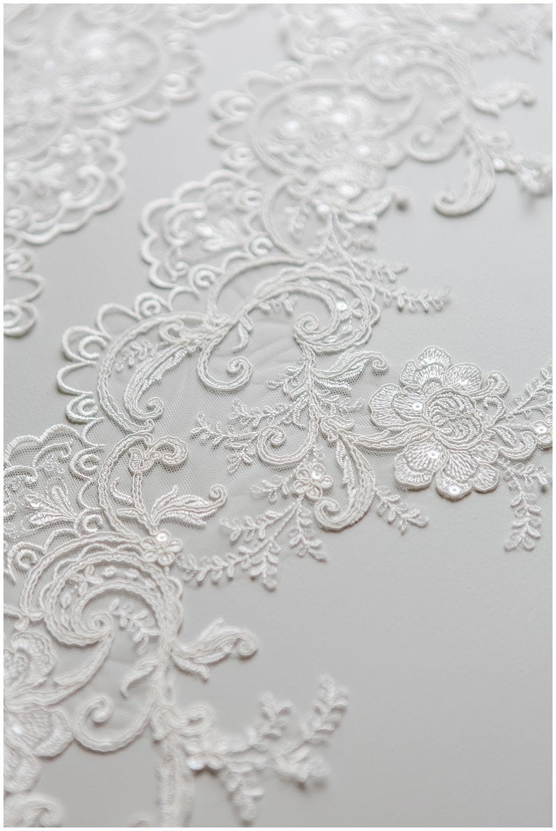 Romantic off-white lace trim/ floral bridal lace/ bridal lace trim/ veil lace trim/ wedding dress lace// T17-039