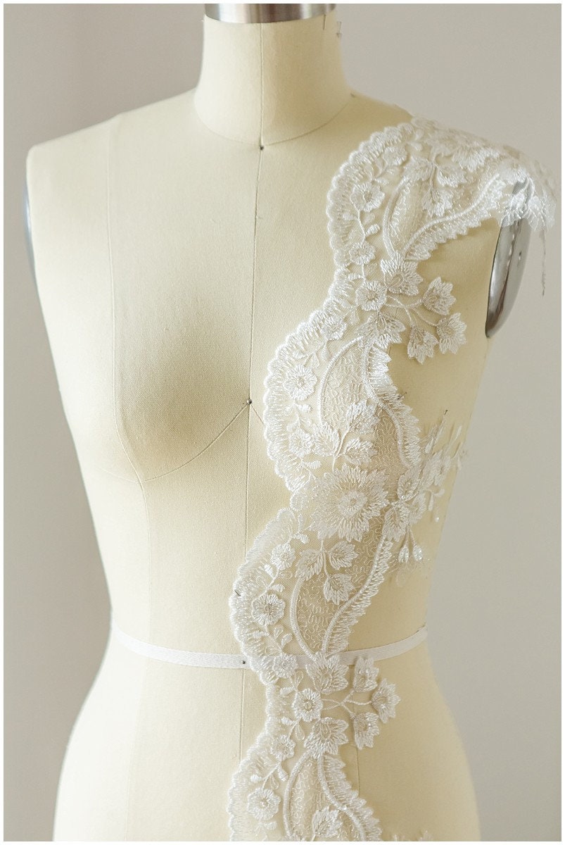 Soft embroidered lace trim/ elegant off-white bridal lace trim/ veil lace trim/ wedding dress lace// T17-040