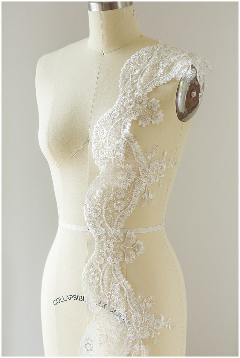 Soft embroidered lace trim/ elegant off-white bridal lace trim/ veil lace trim/ wedding dress lace// T17-040