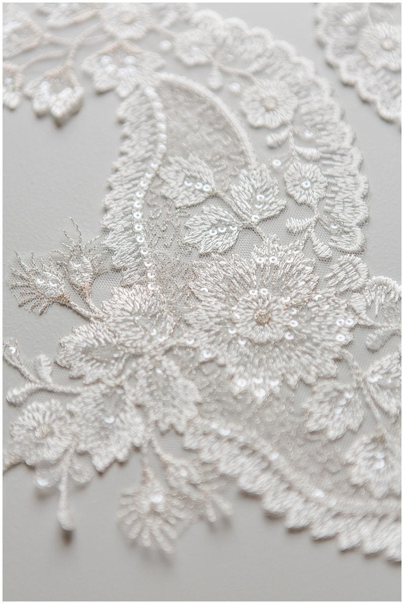 Soft embroidered lace trim/ elegant off-white bridal lace trim/ veil lace trim/ wedding dress lace// T17-040