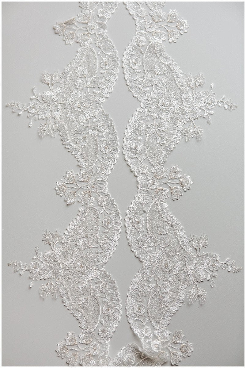 Soft embroidered lace trim/ elegant off-white bridal lace trim/ veil lace trim/ wedding dress lace// T17-040