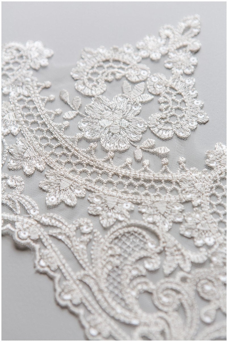 Bridal lace trim off-white/ Brut veil lace trim/ elegant bridal lace trim// T17-048