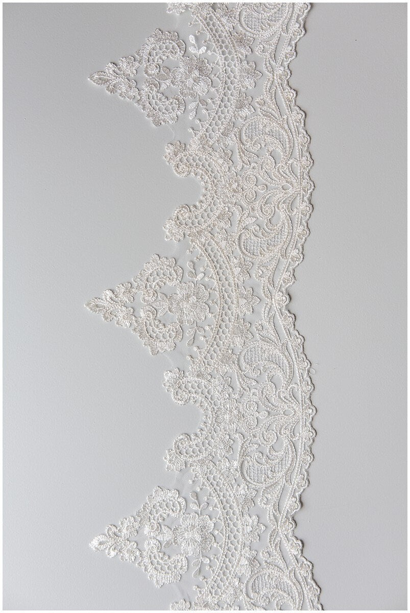 Bridal lace trim off-white/ Brut veil lace trim/ elegant bridal lace trim// T17-048