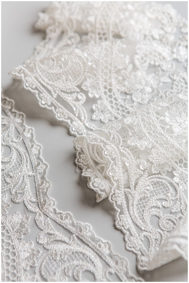 Bridal lace trim off-white/ Brut veil lace trim/ elegant bridal lace trim// T17-048