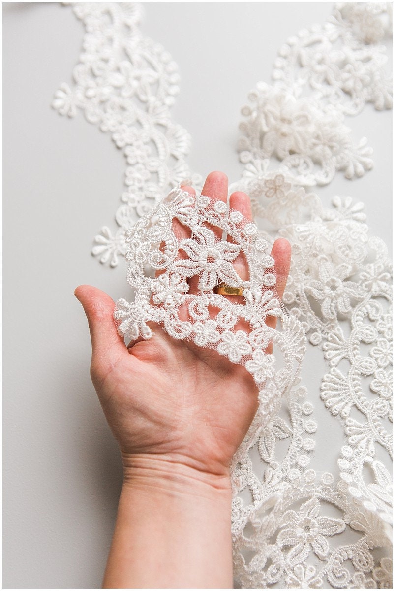 Bridal lace trim off-white/ wedding dress lace trim/ veil lace trim/ elegant bridal lace trim// T17-050