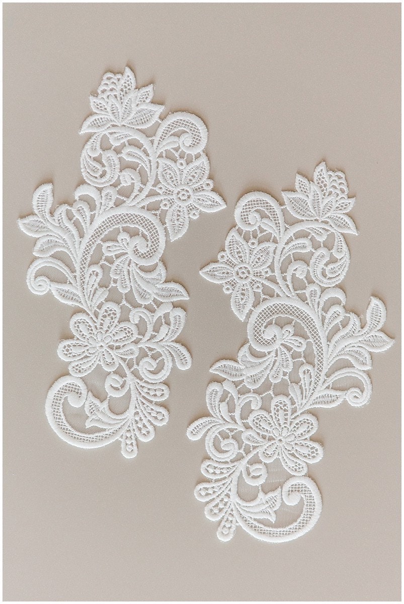 Milchseide SpitzenApplikation, Brautblüten Applikation, Spitzenblume, Blumen Applikation, Hochzeitskleid Spitzenapplikation, Spitzenblumen Applikation// A17-141