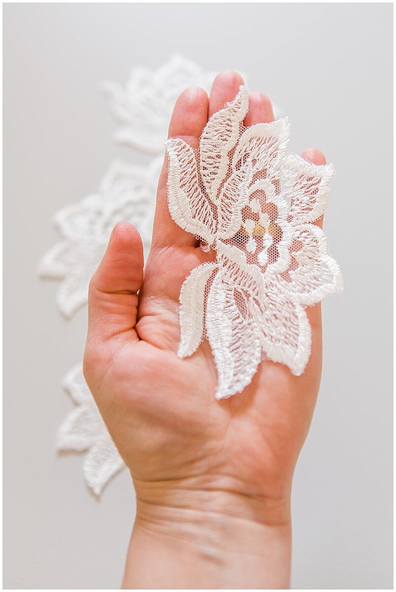 4pcs. 3D lace flowers for sewing on/ 3D flowers/ flower lace applique/ wedding dress applique/ bridal lace// A17-077