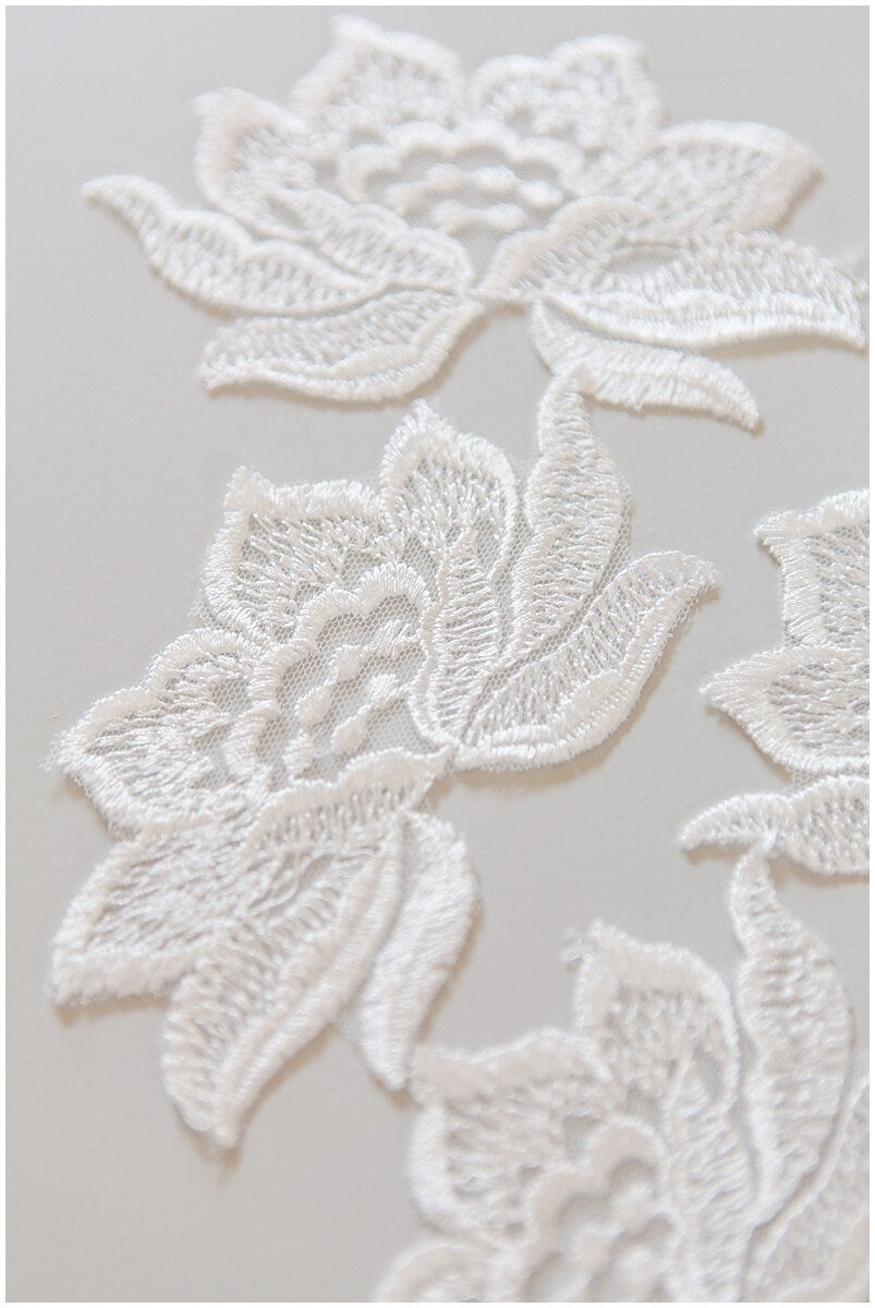 4pcs. 3D lace flowers for sewing on/ 3D flowers/ flower lace applique/ wedding dress applique/ bridal lace// A17-077