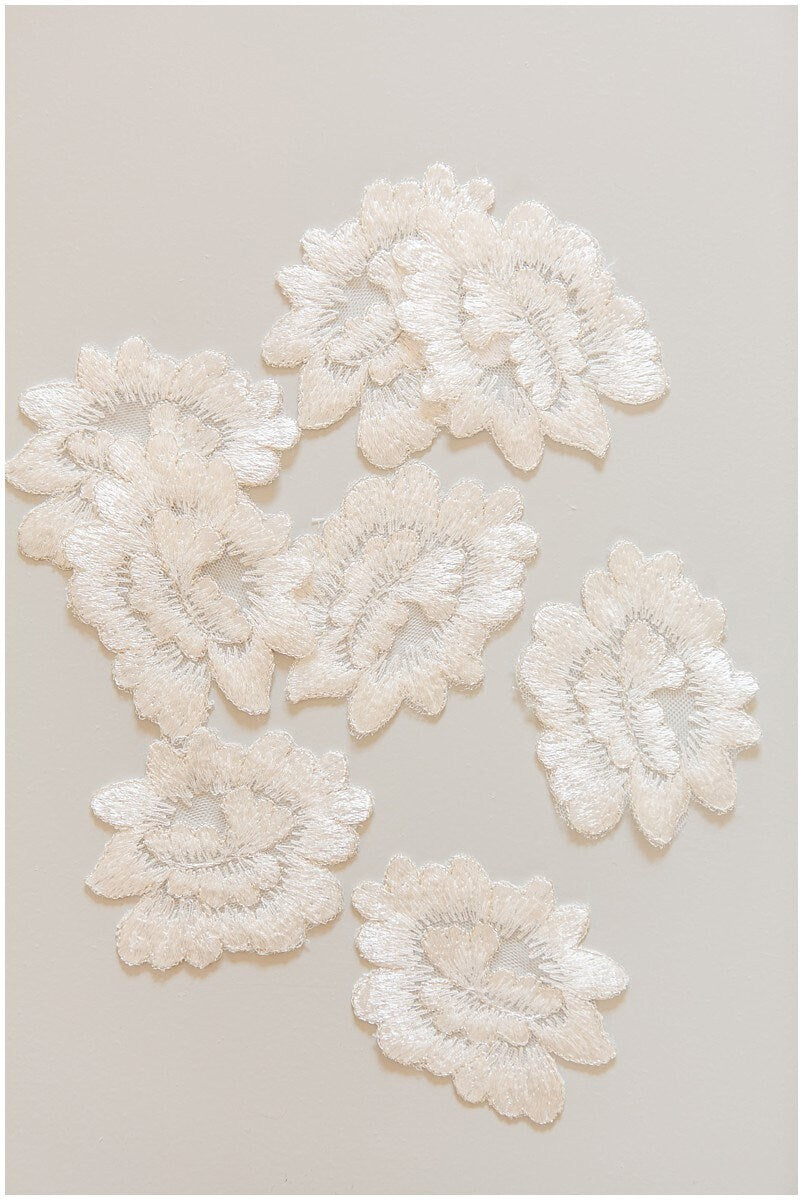 8pcs. 3D lace flowers for sewing on/ 3D flower lace applique/ wedding dress lace applique/ bridal lace// A17-083