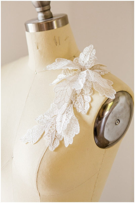 10 pièces. Fleurs 3D pour la couture/ applique de dentelle 3D/ fleur de dentelle 3D/ applique de dentelle de robe de mariée/ applique 3D nuptiale// A17-106